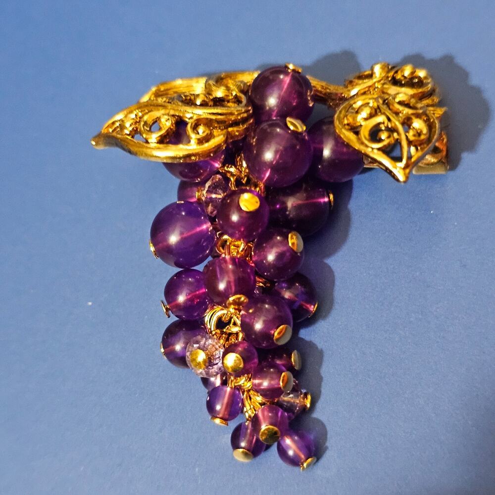 Avon FALL GRAPES Cluster Brooch Lapel Pin Goldtone 1993 Vintage - Picture 9 of 11
